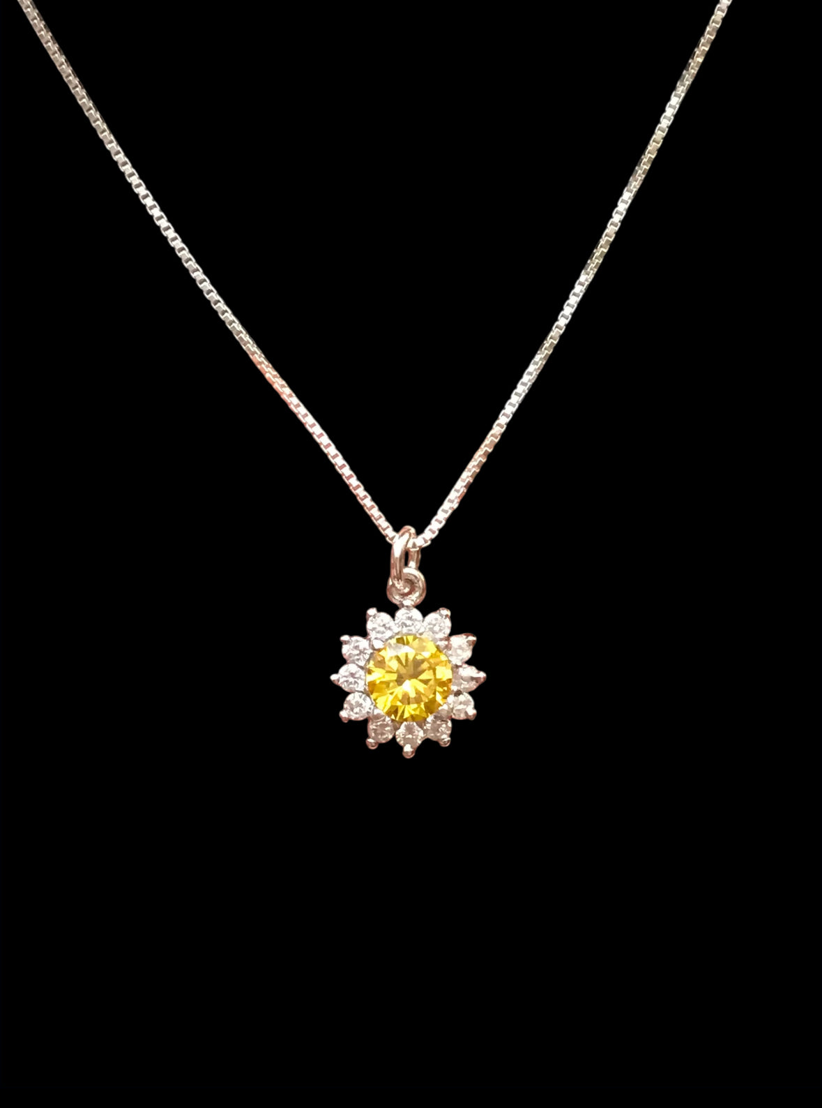 Tiny Daisy Necklace