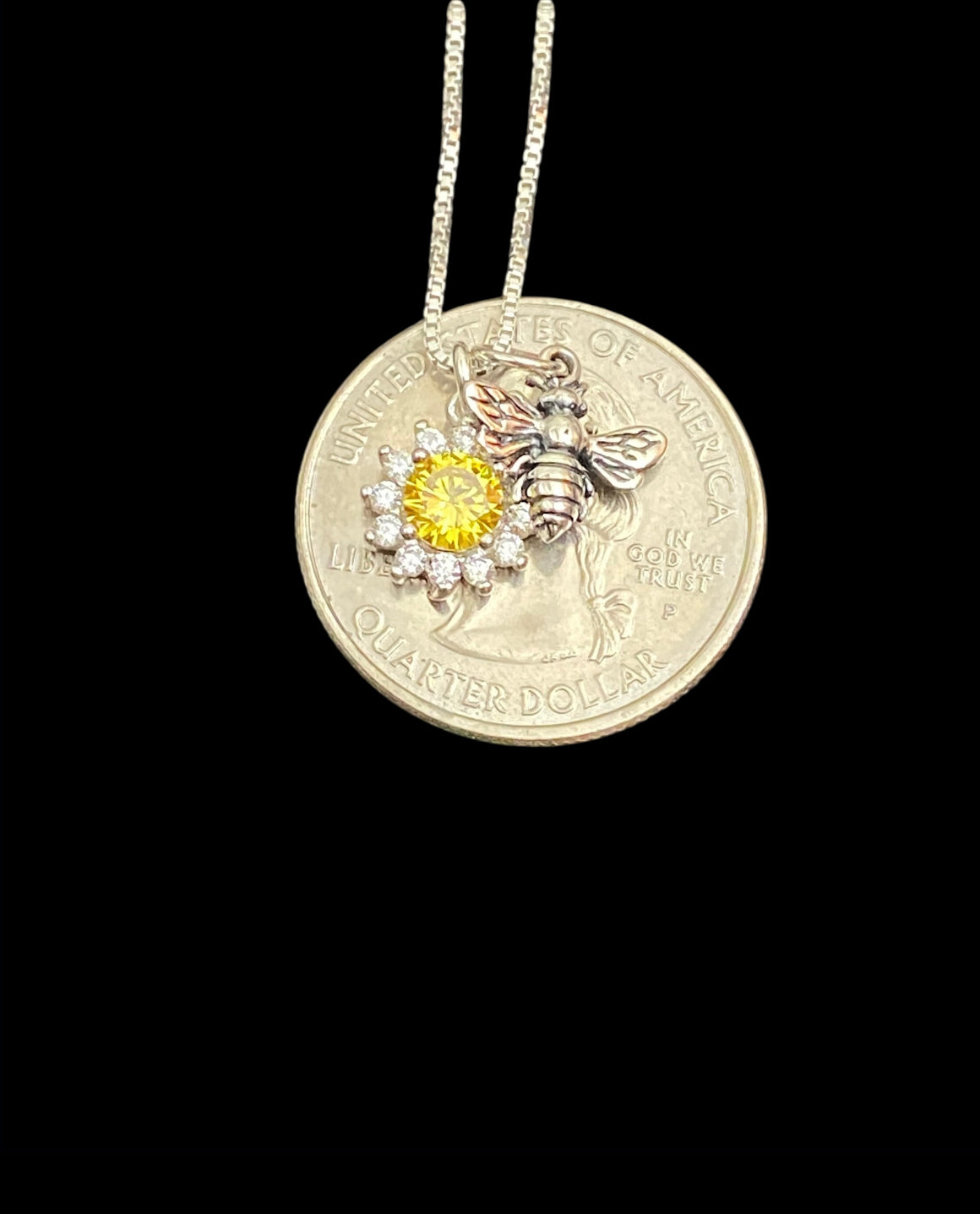 Tiny Daisy Bee Necklace